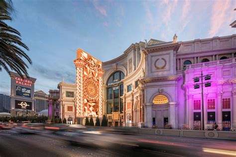 The Forum Shops at Caesars Palace .